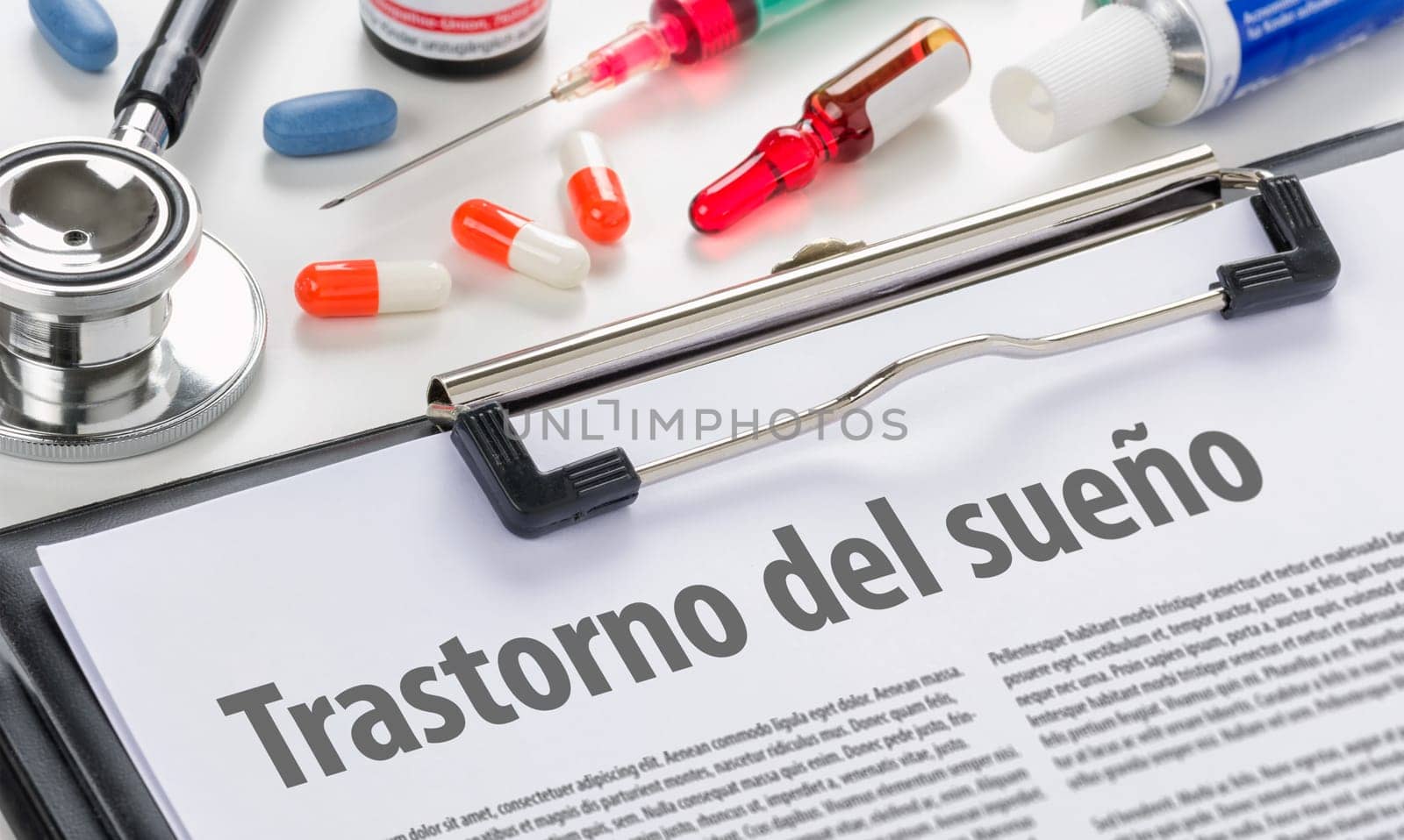 Sleep disorder written in spanish on a clipboard