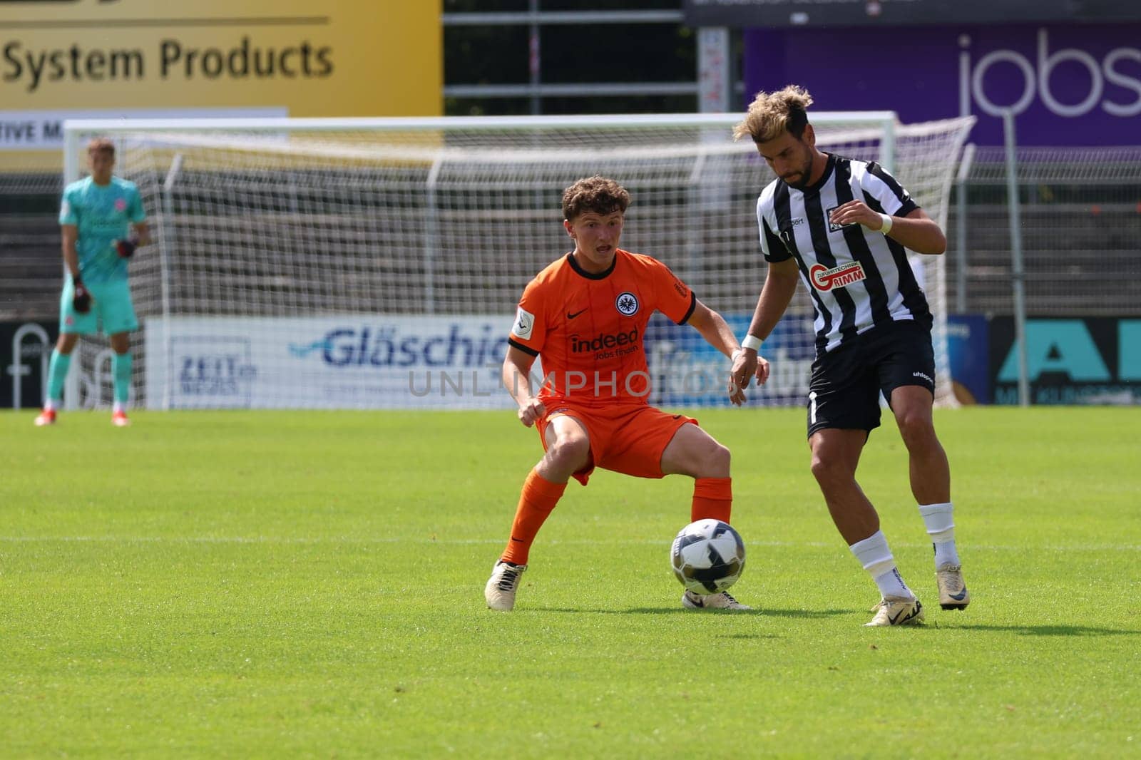 Tevfik Ceylan (FC 08 Villingen) chases the ball away from his Frankfurt opponent in the match of the Football RL SW 24-25: 6. Sptg: FC 08 Villingen vs Eintracht Frankfurt U21