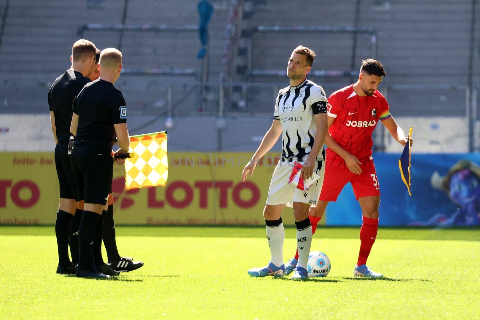 The two captains,Fabian Frei (FC Basel) and Vincenzo Grifo (SC Freiburg) after the choice of sides and pennant exchange in the football test match: SC Freiburg - FC Basel  REGULATIONS PROHIBIT ANY USE OF PHOTOGRAPHS AS IMAGE SEQUENCES AND/OR QUASI-VIDEONann  Photo: Joachim Hahne/johapress