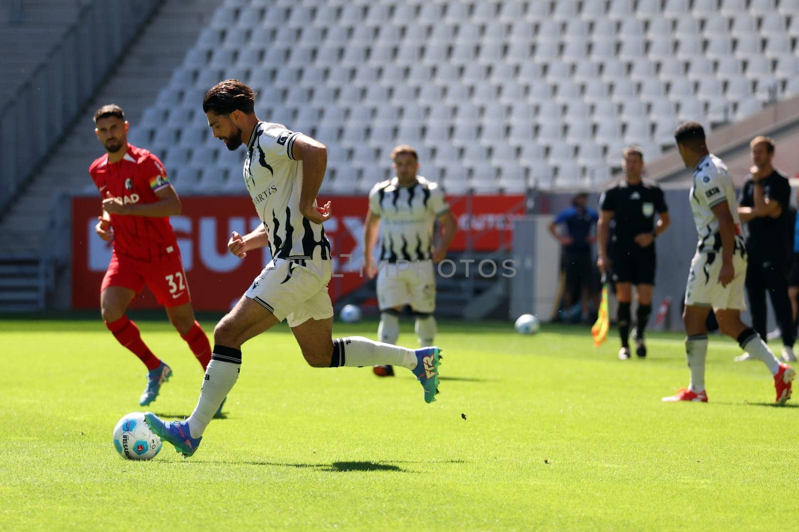 Nicolas Vouilloz (FC Basel) is one step faster ahead of the onrushing Vincenzo Grifo (SC Freiburg) in the football test match: SC Freiburg - FC Basel  REGULATIONS PROHIBIT ANY USE OF PHOTOGRAPHS AS IMAGE SEQUENCES AND/OR QUASI-VIDEONann  Photo: Joachim Hahne/johapress