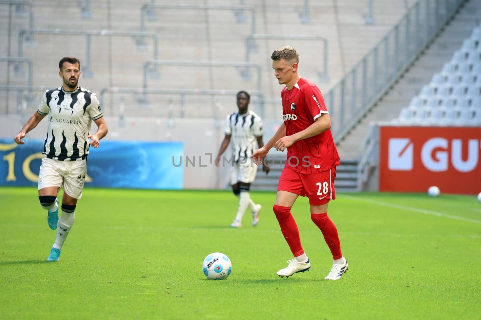Matthias Ginter (SC Freiburg) on the ball during the football test match: SC Freiburg - FC Basel  REGULATIONS PROHIBIT ANY USE OF PHOTOGRAPHS AS IMAGE SEQUENCES AND/OR QUASI-VIDEONann  Photo: Joachim Hahne/johapress