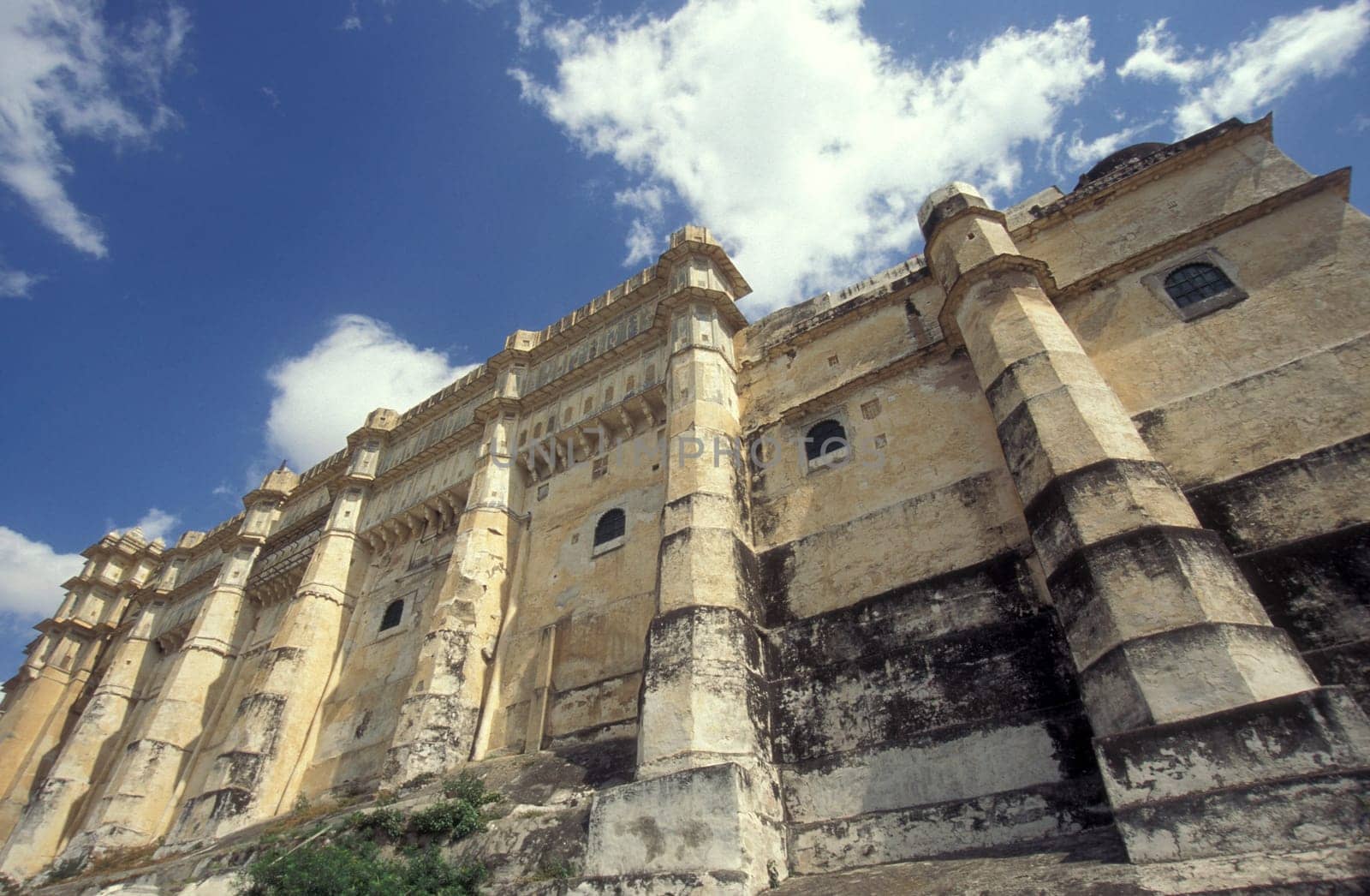 The City Palace and Hotel in the Town of Udaipur in the Province of Rajasthan in India.  India, Udaipur, January, 1998
