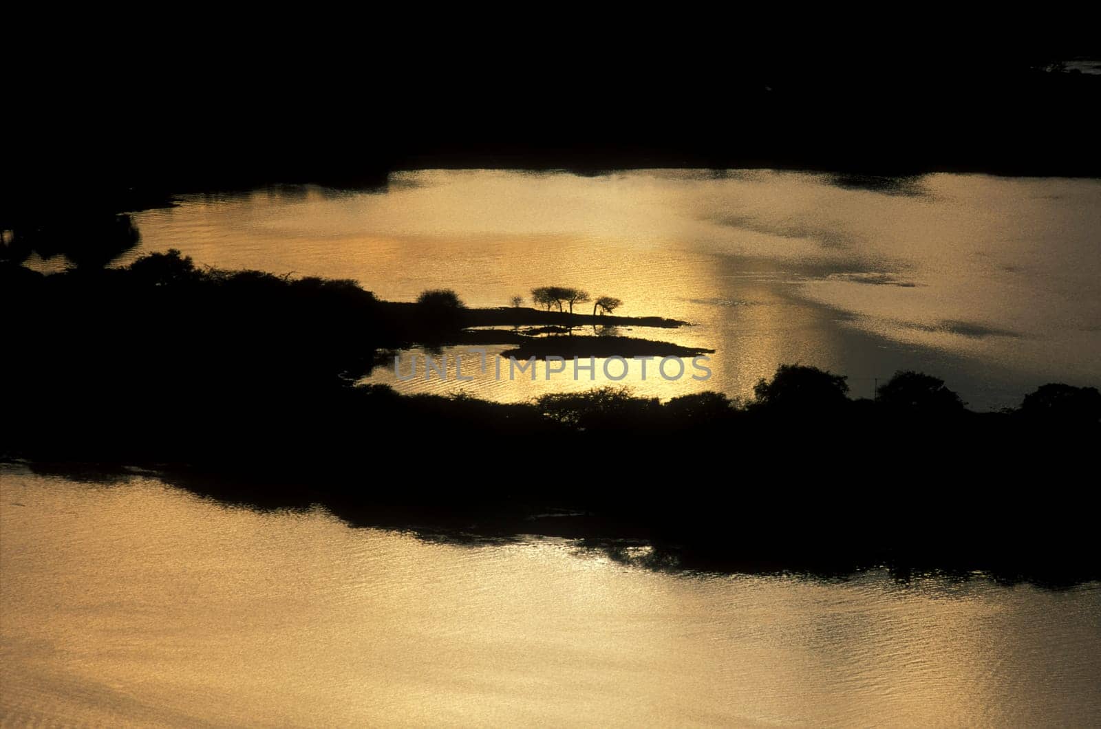 the Landscape and Nature of the Pichhola Lake in the Town of Udaipur in the Province of Rajasthan in India.  India, Udaipur, January, 1998
