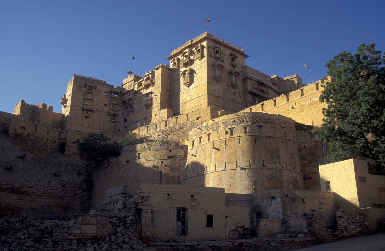 a view of the Jaisalmer Fort in the old Town of Jaisalmer in the Province of Rajasthan in India.  India, Jaisalmer, January, 1998