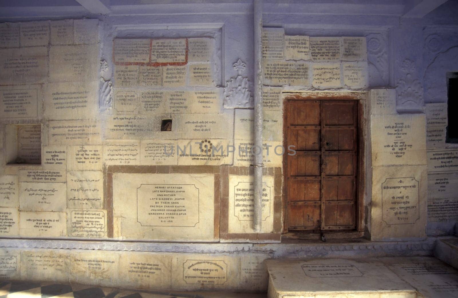 a Cemetery and Monument at a Palace in the Town of Jaisalmer in the Province of Rajasthan in India.  India, Jaisalmer, January, 1998