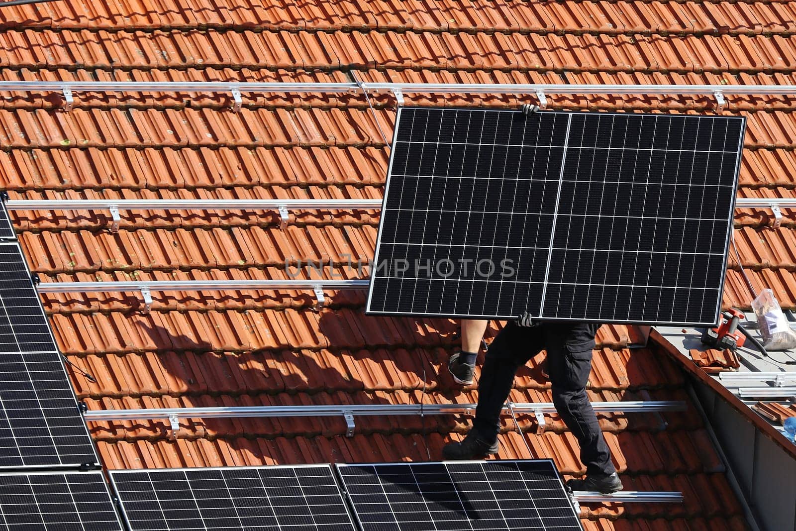 Installation of a photovoltaic system on a house roof