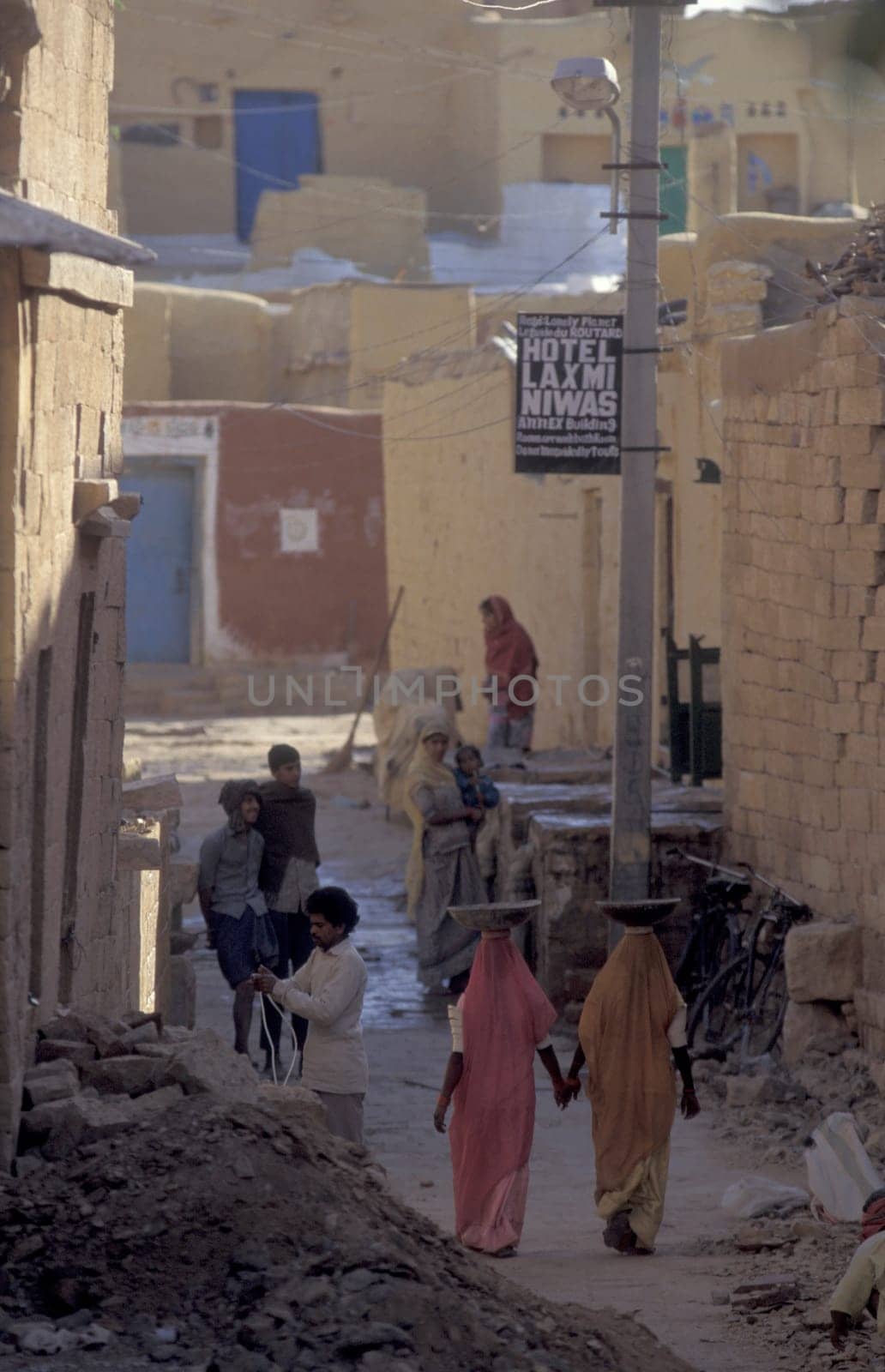 two Rajasthani women at a construction work in the Town of Jaisalmer in the Province of Rajasthan in India.  India, Jaisalmer, January, 1998