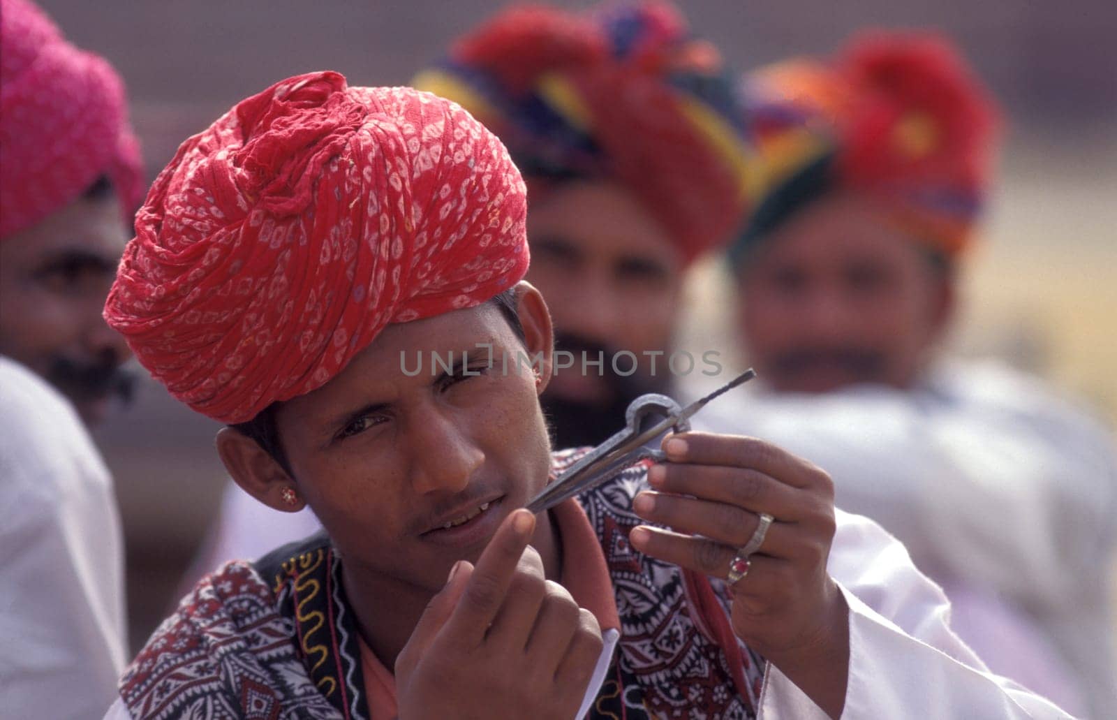 musicians in traditional Rajasthani dress at the Bikaner Camel Festival in the Town of Bikaner in the Province of Rajasthan in India.  India, Bikaner, January, 1998