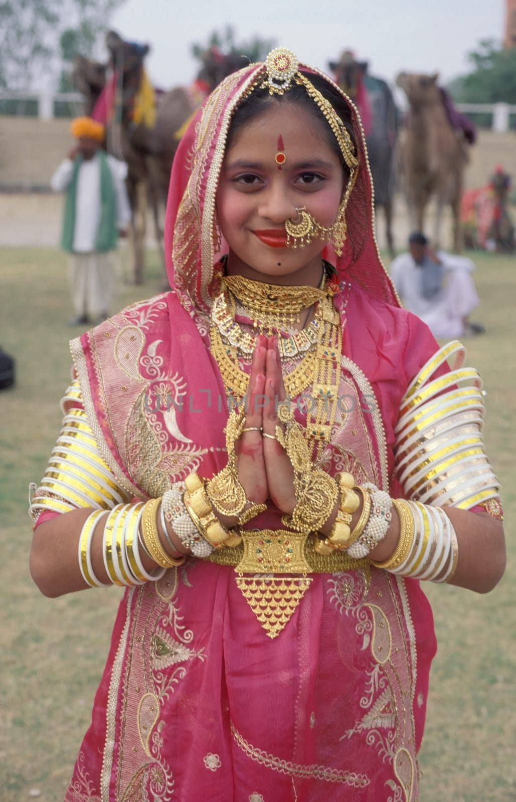 Women in traditional Rajasthani dress at the Bikaner Camel Festival in the Town of Bikaner in the Province of Rajasthan in India.  India, Bikaner, January, 1998