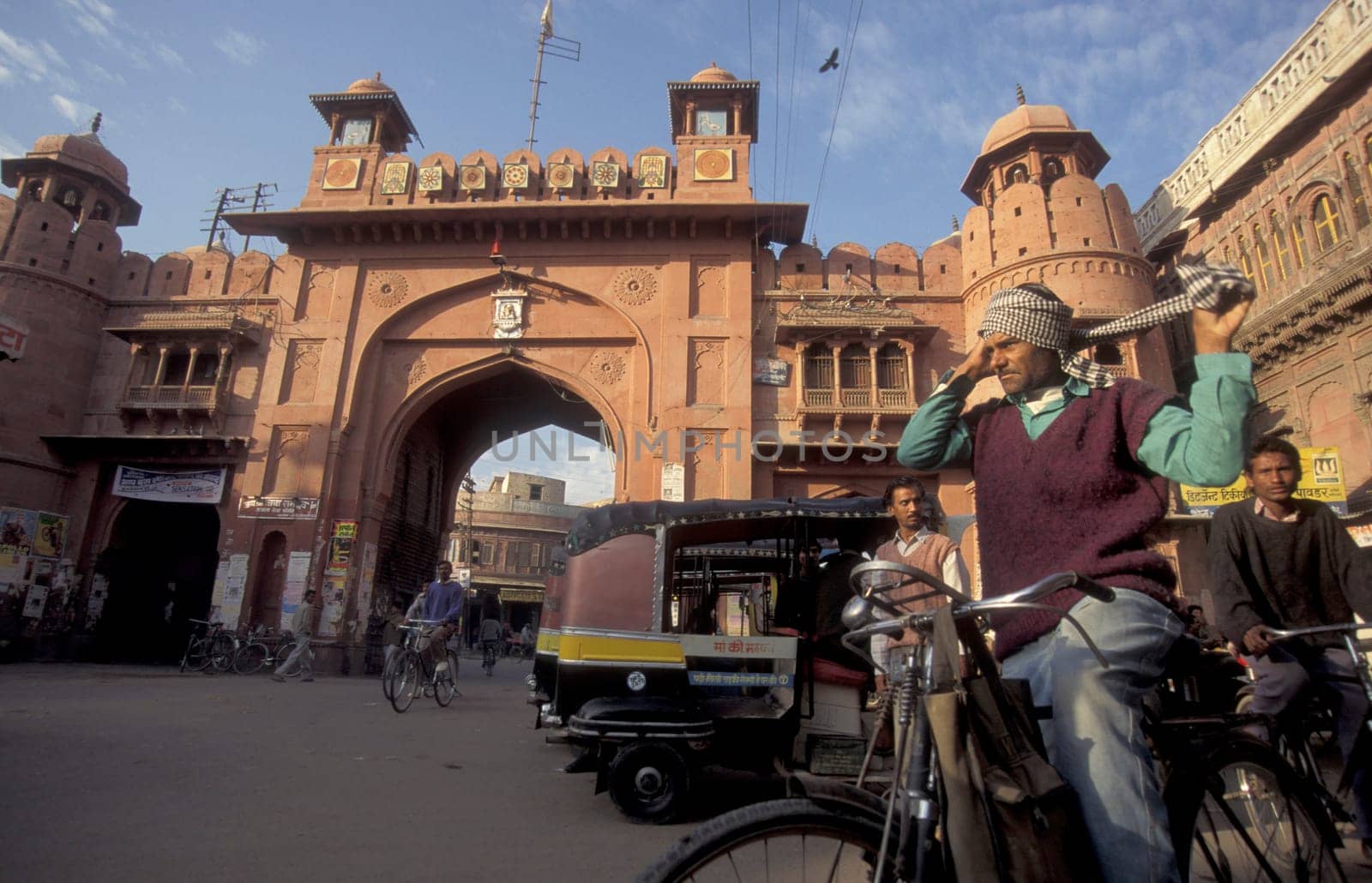 a City wall Gate in the old town of Jaipur in the province of Rajasthan in India.  India, Jaipur, January, 1998