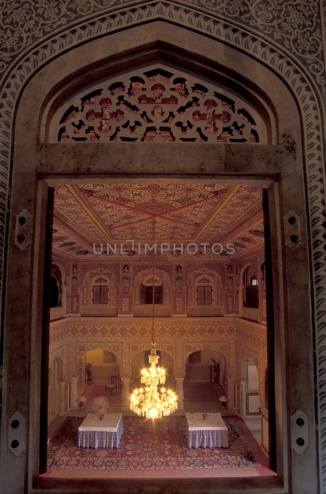 Inside the Samode Palace Hotel near the City of Jaipur in the Province of Rajasthan in India.  India, Jaipur, January, 1998