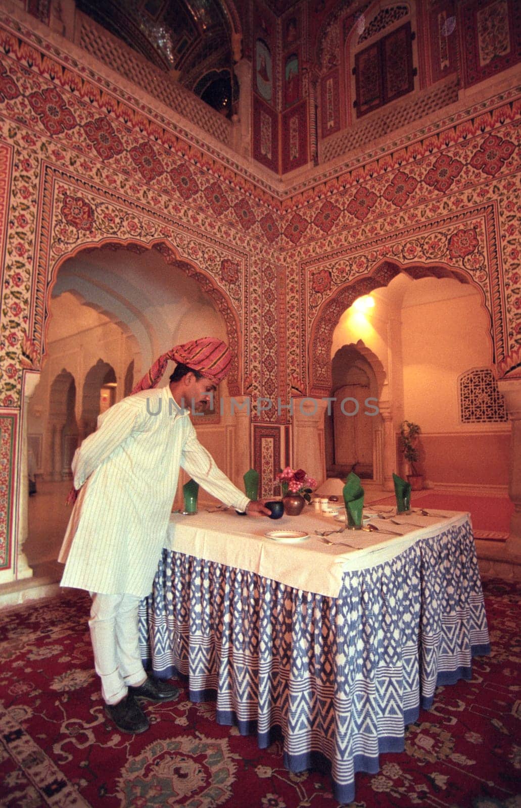 Inside the Samode Palace Hotel near the City of Jaipur in the Province of Rajasthan in India.  India, Jaipur, January, 1998