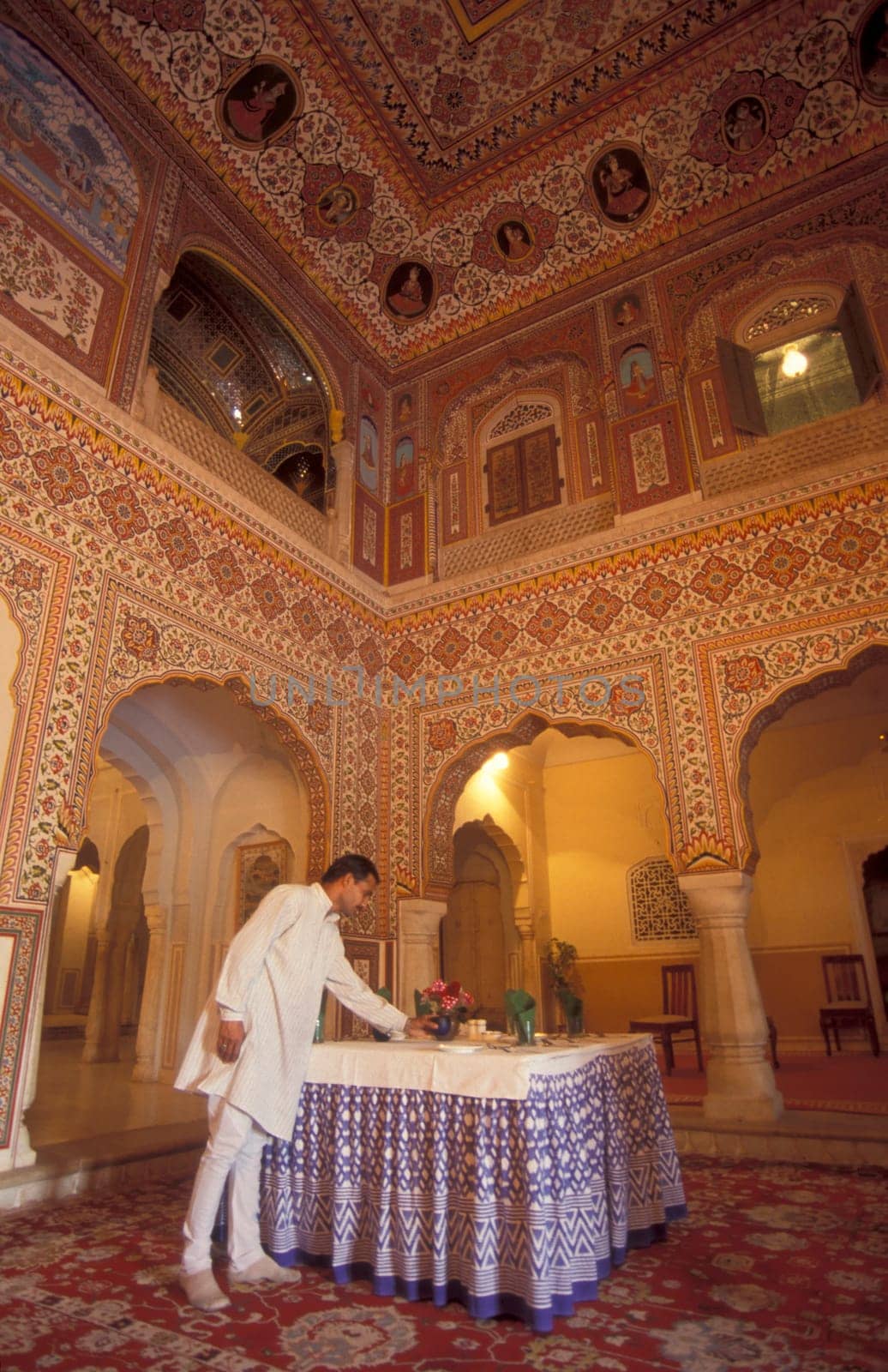 Inside the Samode Palace Hotel near the City of Jaipur in the Province of Rajasthan in India.  India, Jaipur, January, 1998
