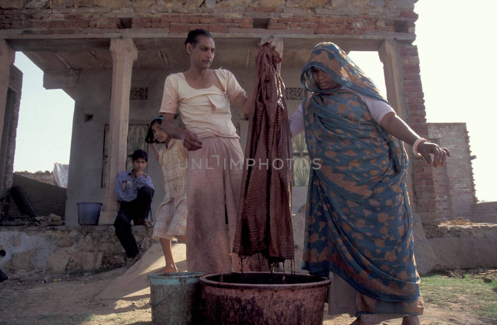 Working People in a textile coloring and dryeing Factory in the City of Jaipur in the Province of Rajasthan in India.  India, Jaipur, January, 1998