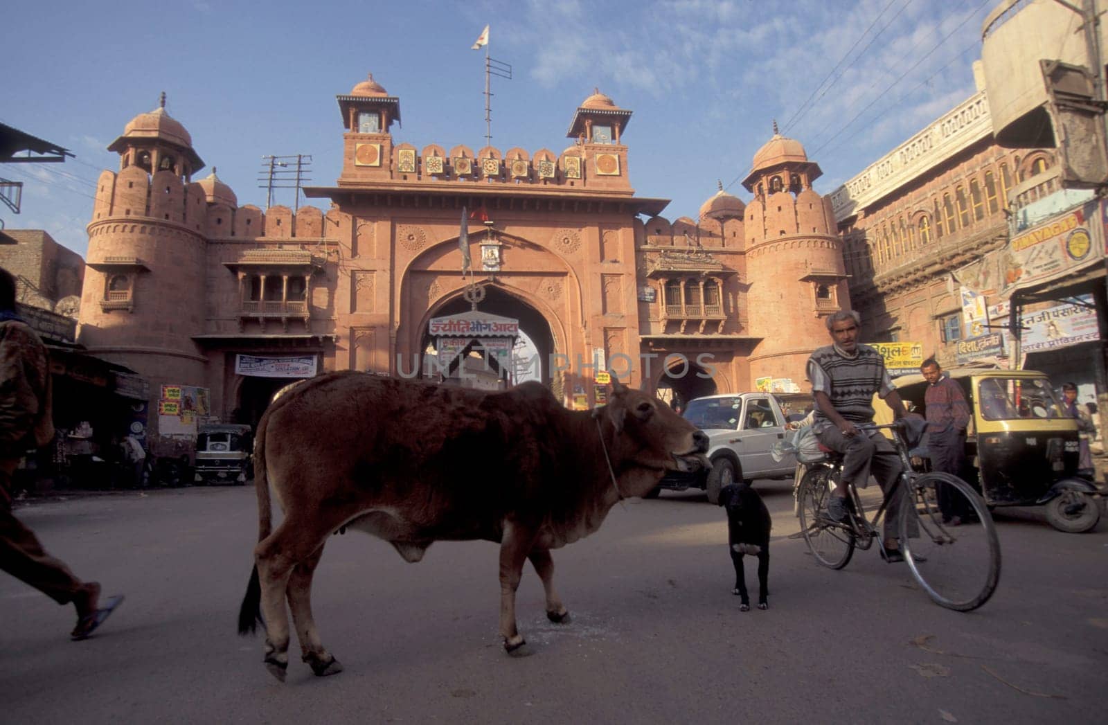 a City wall Gate in the old town of Jaipur in the province of Rajasthan in India.  India, Jaipur, January, 1998