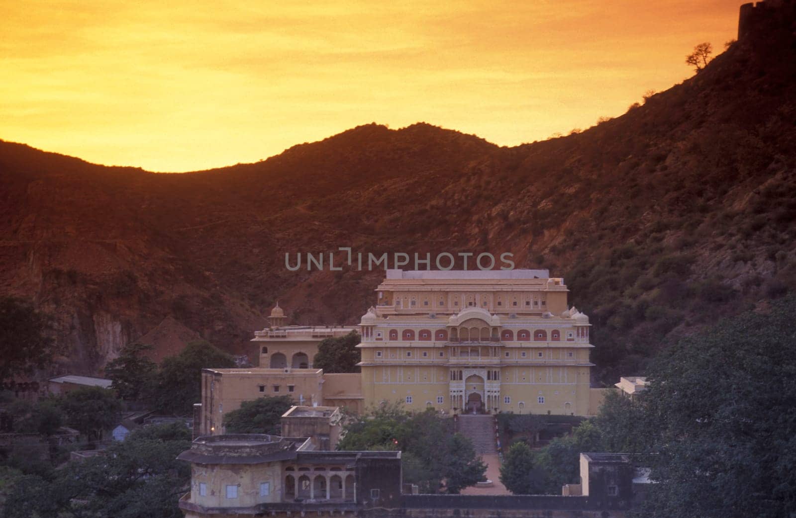 a view of the Samode Palace Hotel near the City of Jaipur in the Province of Rajasthan in India.  India, Jaipur, January, 1998