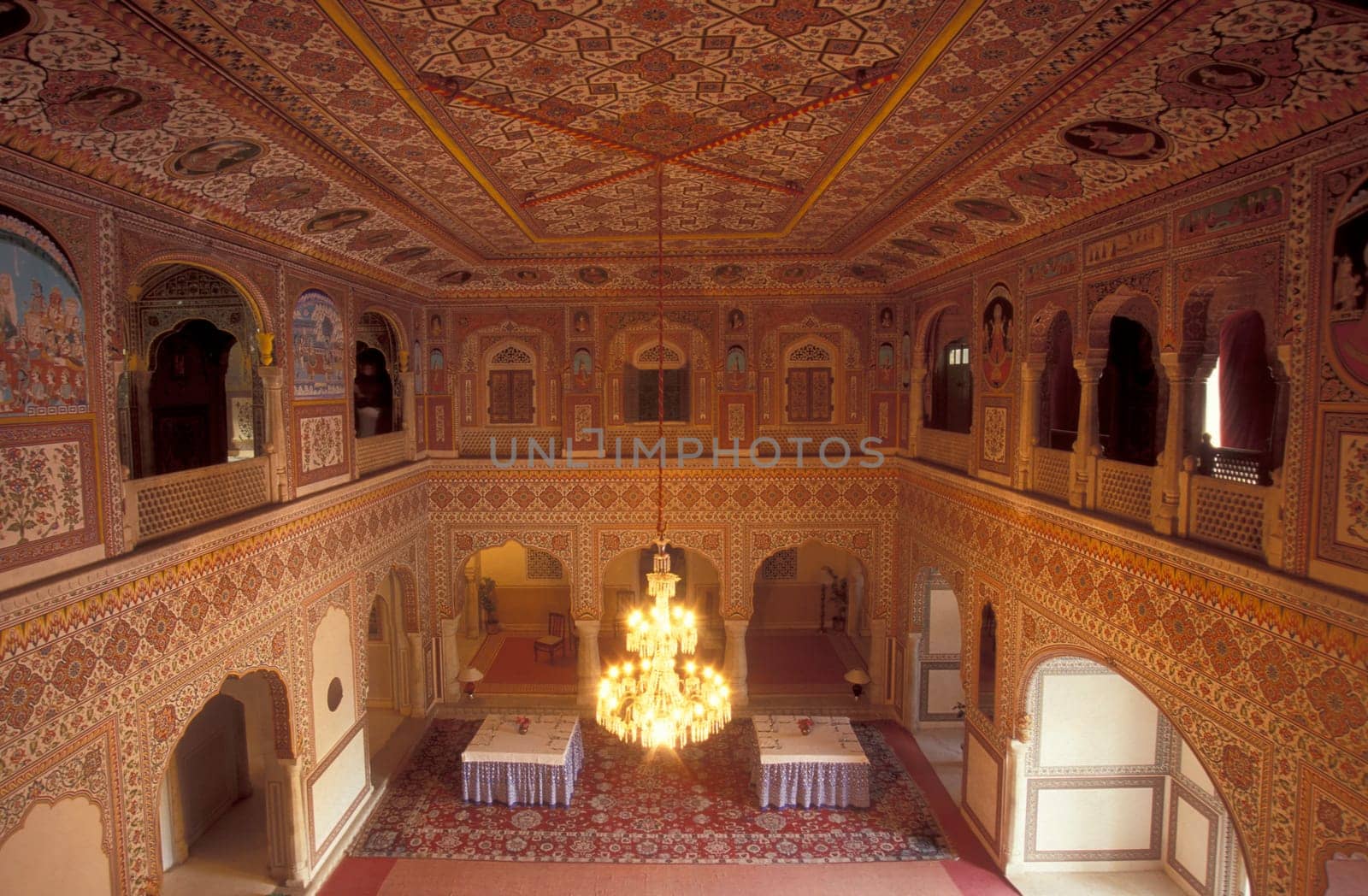 Inside the Samode Palace Hotel near the City of Jaipur in the Province of Rajasthan in India.  India, Jaipur, January, 1998