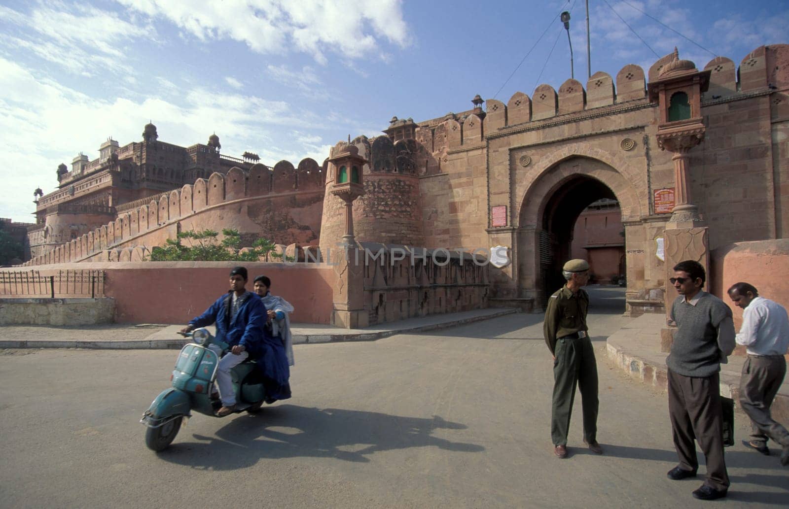 the architecture of the Agra Fort in the city of Agra in the Province of Uttar Pradesh in India.  India, Agra, April, 1998