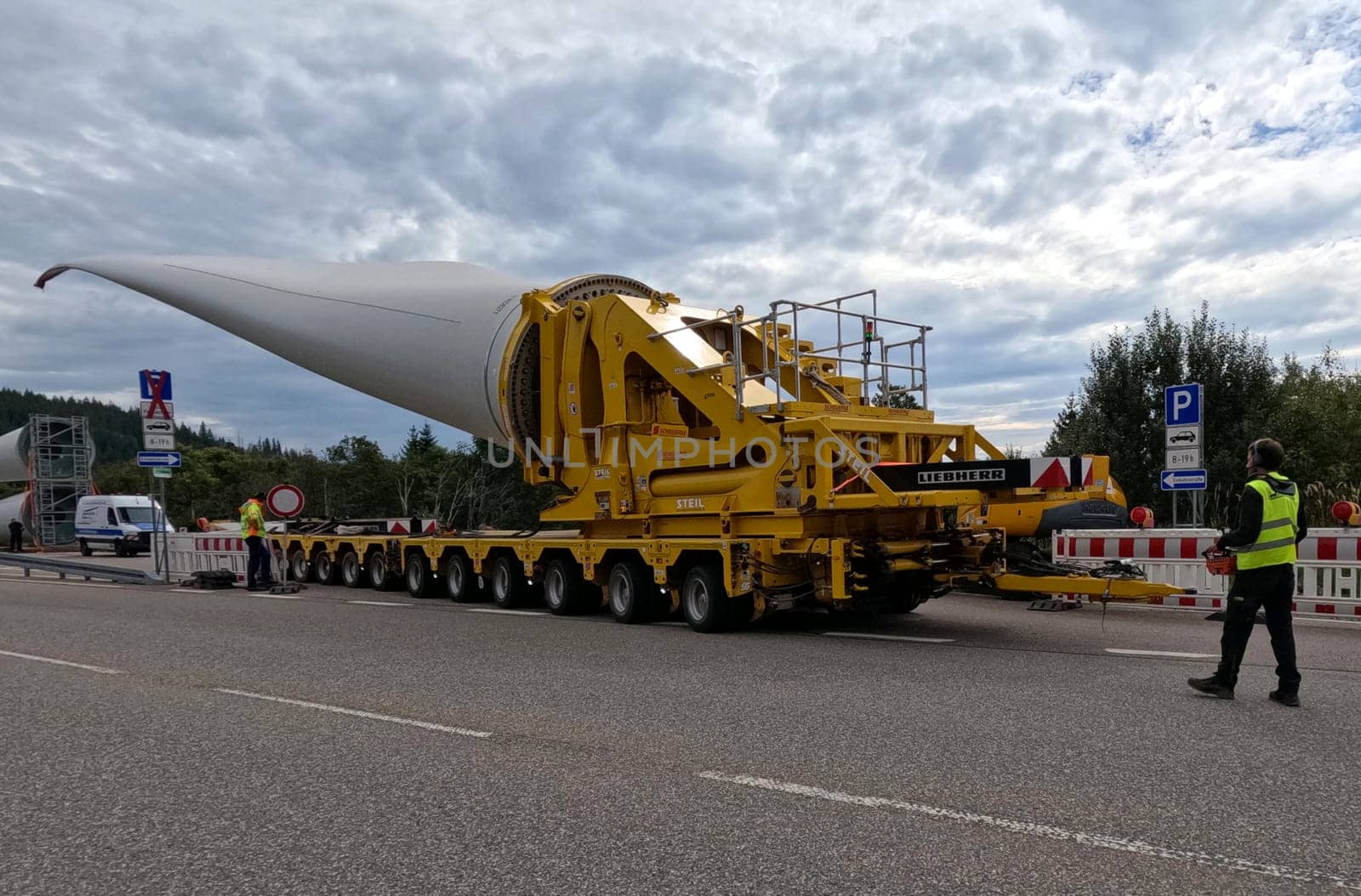 The wind conditions are good,the rotor is ready and the self-propelled can take up the transport with the rotor blade,which is over 68 metres long,from the Feldberg Pass in the direction of Schauinsland  The heavy transport of the 68-metre-long rotor blades leads over the Feldberg (Breisgau-Hochschwarzwald district) to Freiburg's local mountain,the Schauinsland  The rotor blades are mounted on a self-propelled vehicle,and they reach their destination at walking pace over several days  Topic picture wind energy
