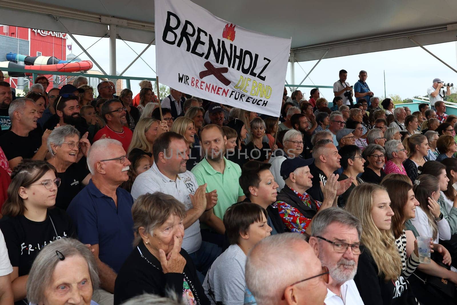 The four guys of the group BRENNHOLZ won the summer hit parade of newcomers and had their own fan club in the stands at the 2024 season winner in the ARD TV show "Immer wieder sonntags""."