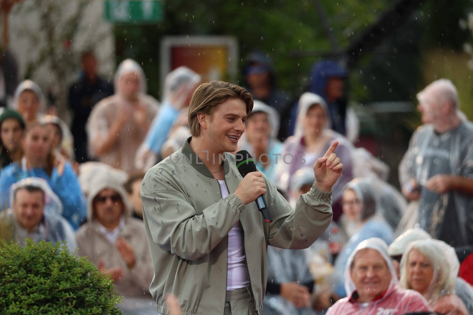 Vincent Gross (singer/musician) in the ARD TV show "Immer wieder sonntags""."