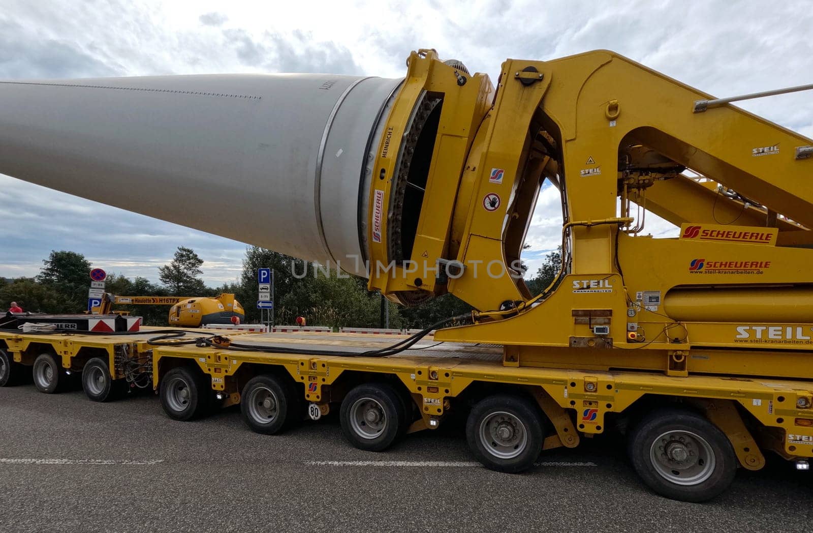 The heavy transport of the 68-metre-long rotor blades leads over the Feldberg (Breisgau-Hochschwarzwald district) to Freiburg's local mountain,the Schauinsland  The rotor blades are mounted on a self-propelled vehicle,and they reach their destination at walking pace over several days  Topic picture wind energy