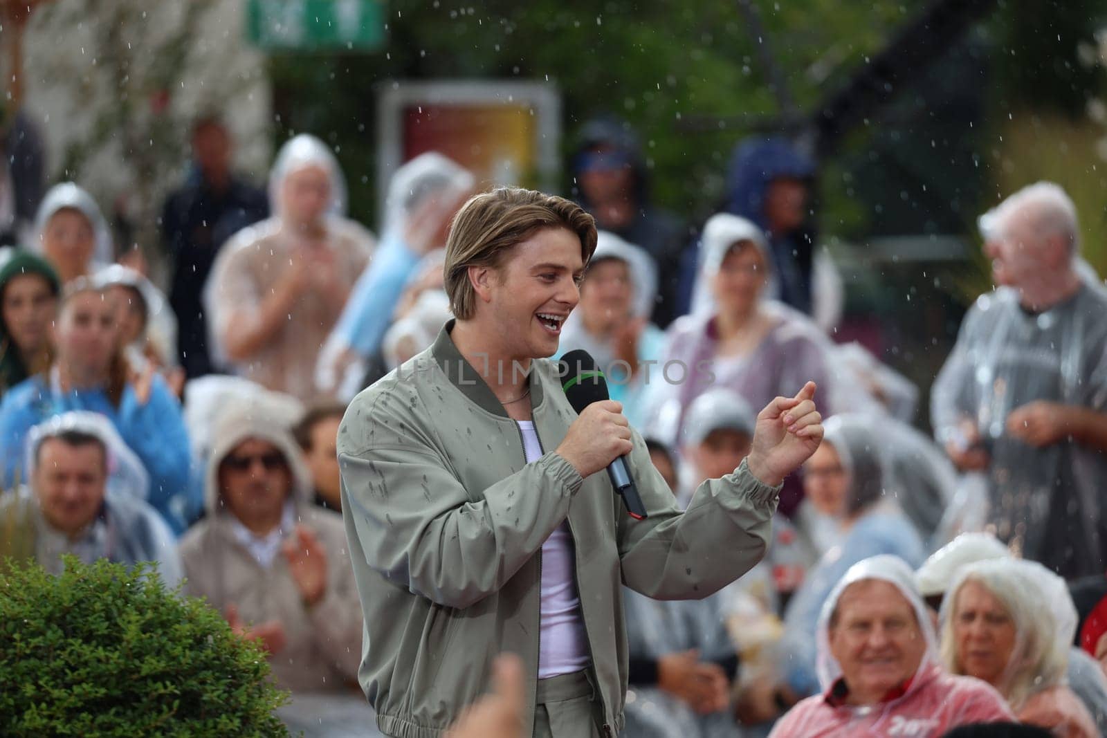 Vincent Gross (singer/musician) in the ARD TV show "Immer wieder sonntags""."