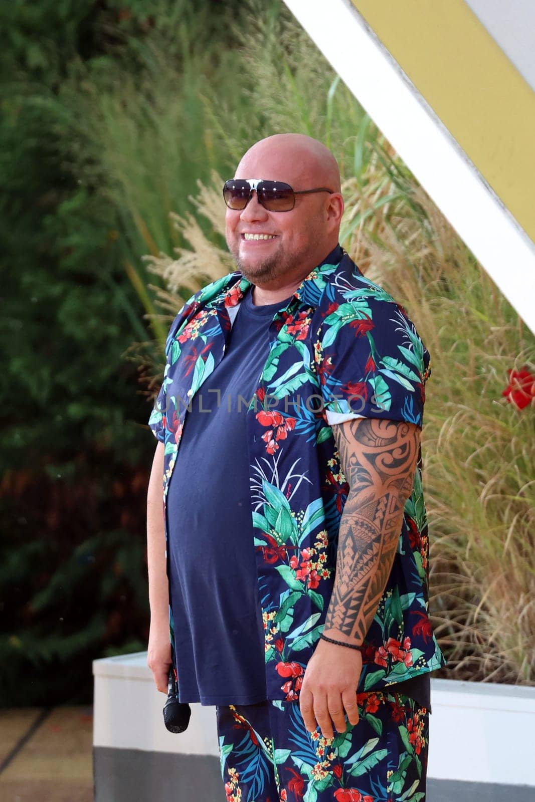 Singer Buddy in the ARD TV show "Immer wieder sonntags""."