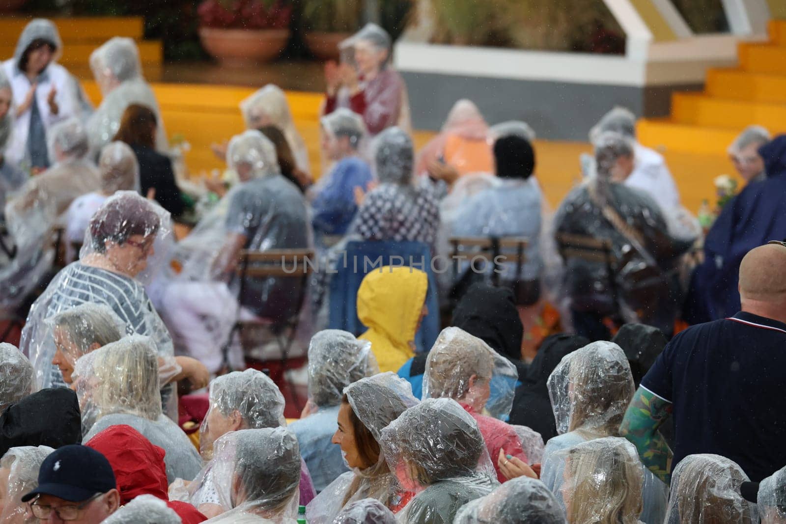 Lucky those who had rain protection with them in the last broadcast of 2024,in the ARD TV show "Immer wieder sonntags""."