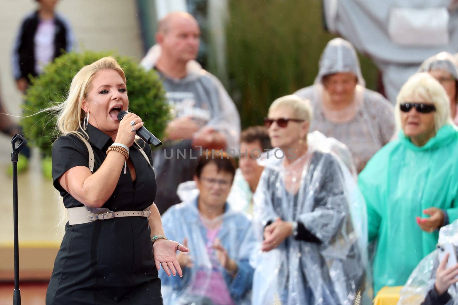 Marina Marx (singer,artist) in the ARD TV show "Immer wieder sonntags""."