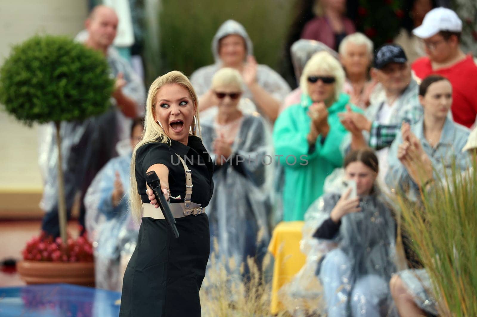 Marina Marx (singer,artist) in the ARD TV show "Immer wieder sonntags""."