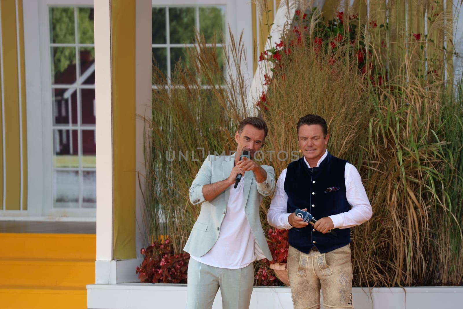 Surprise guest Florian Silbereisen (singer / musician / entertainer) with Stefan Mross (singer / presenter / entertainer) in the ARD TV show "Immer wieder sonntags""."