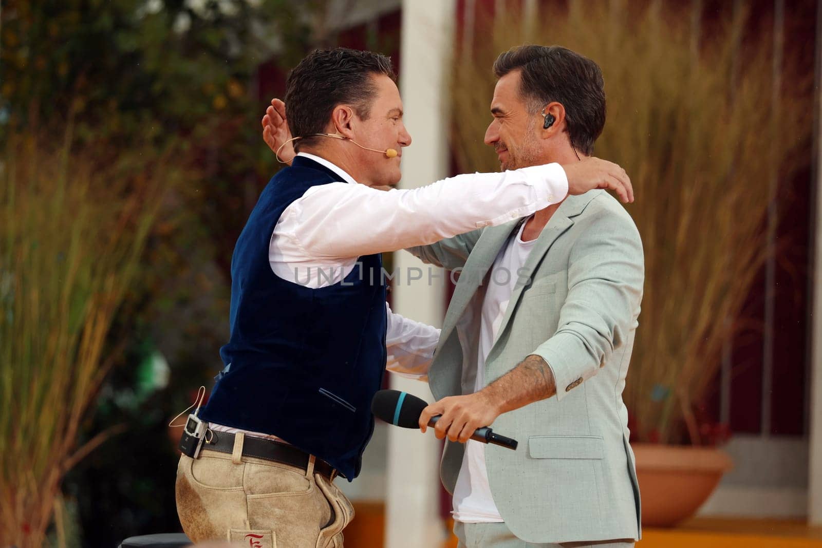 Two real friends: Stefan Mross (singer / presenter / entertainer) and surprise guest Florian Silbereisen (singer / musician / entertainer) in the ARD TV show "Immer wieder sonntags""."