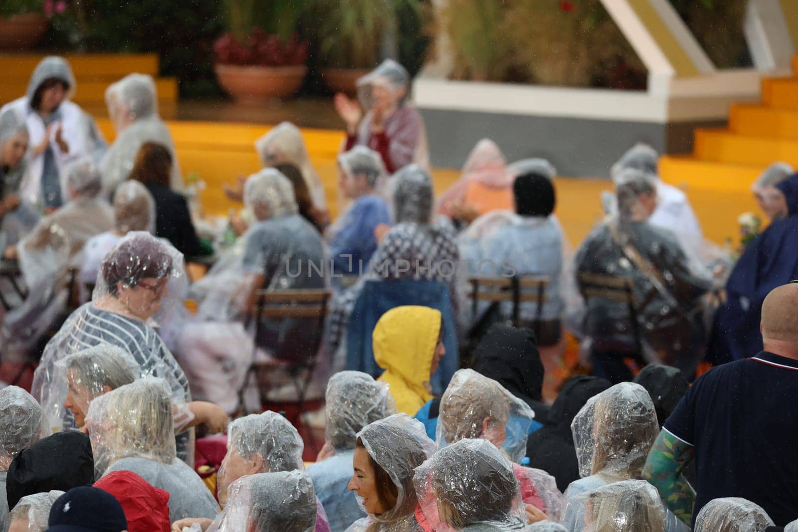 Lucky those who had rain protection with them in the last broadcast of 2024,in the ARD TV show "Immer wieder sonntags""."
