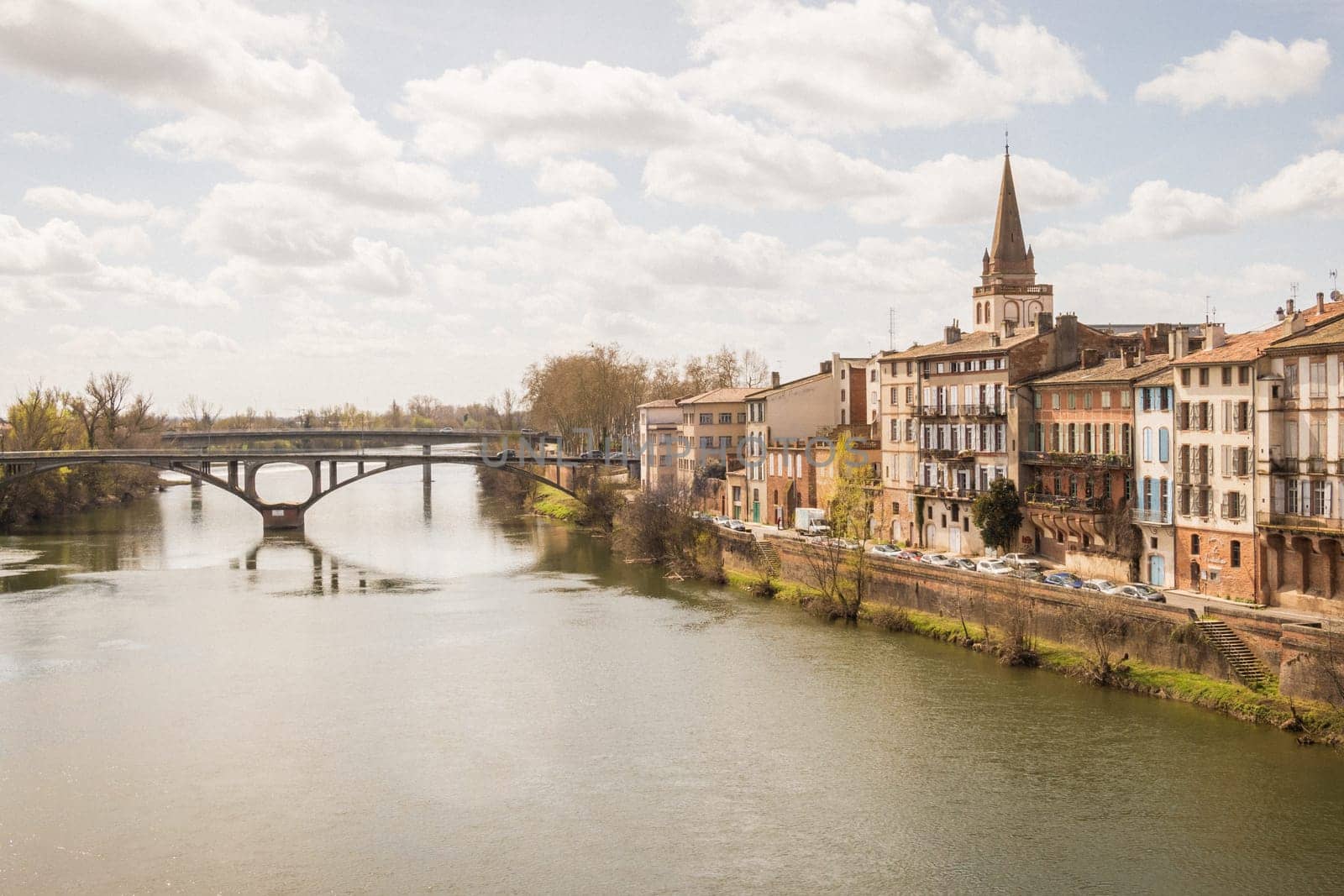 Montauban, France - 03 25 2023 :Overview of the Lot river with old bridge and town, Montauban, Lot, Occitanie, France