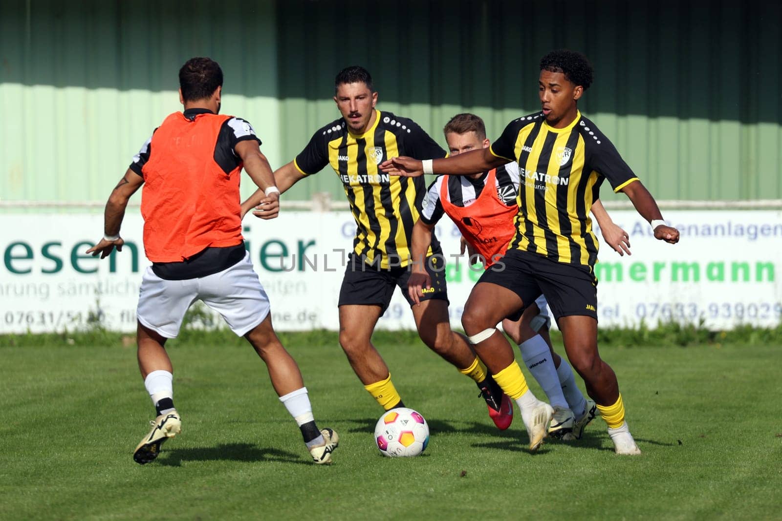 A hard-fought game,the players of Verbandsliga team VfR Hausen held their own and a goalless draw in the SBFV Cup round of 16 23/24 until the break: VfR Hausen- - FC 08 Villingen
