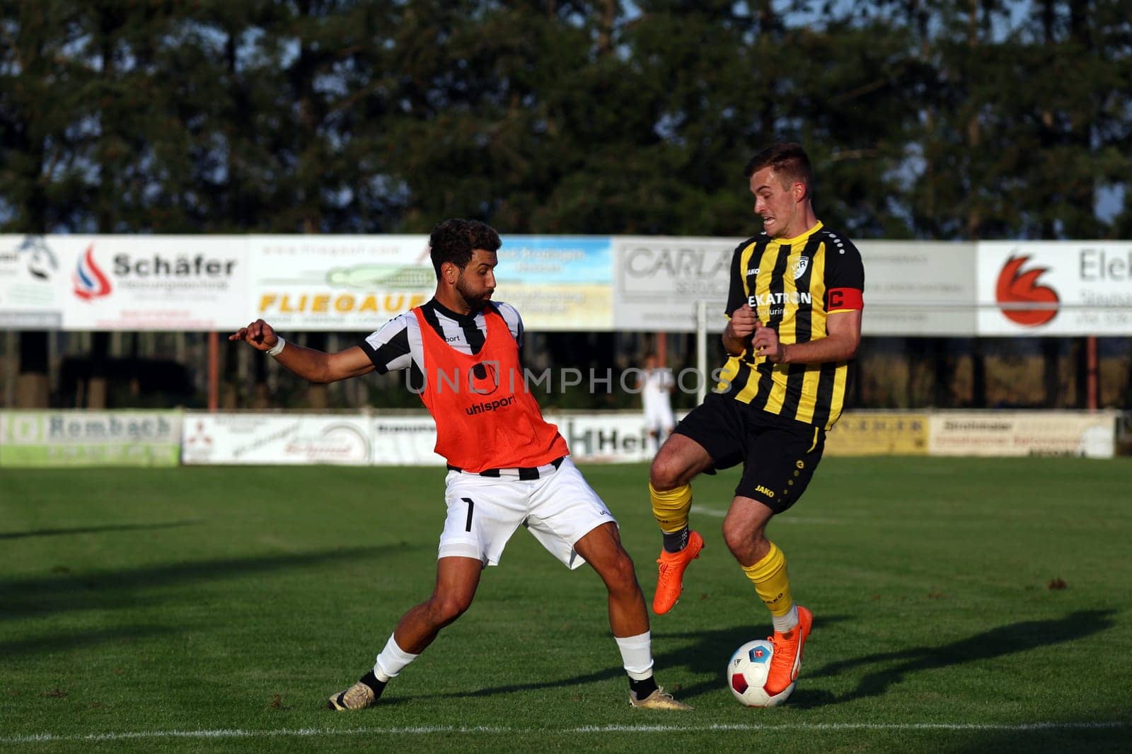 Hard-fought match,Tevfik Ceylan (FC 08 Villingen) in a duel with captain David Eichelberg (VfR Hausen) in the SBFV Cup round of 16 23/24: VfR Hausen- - FC 08 Villingen
