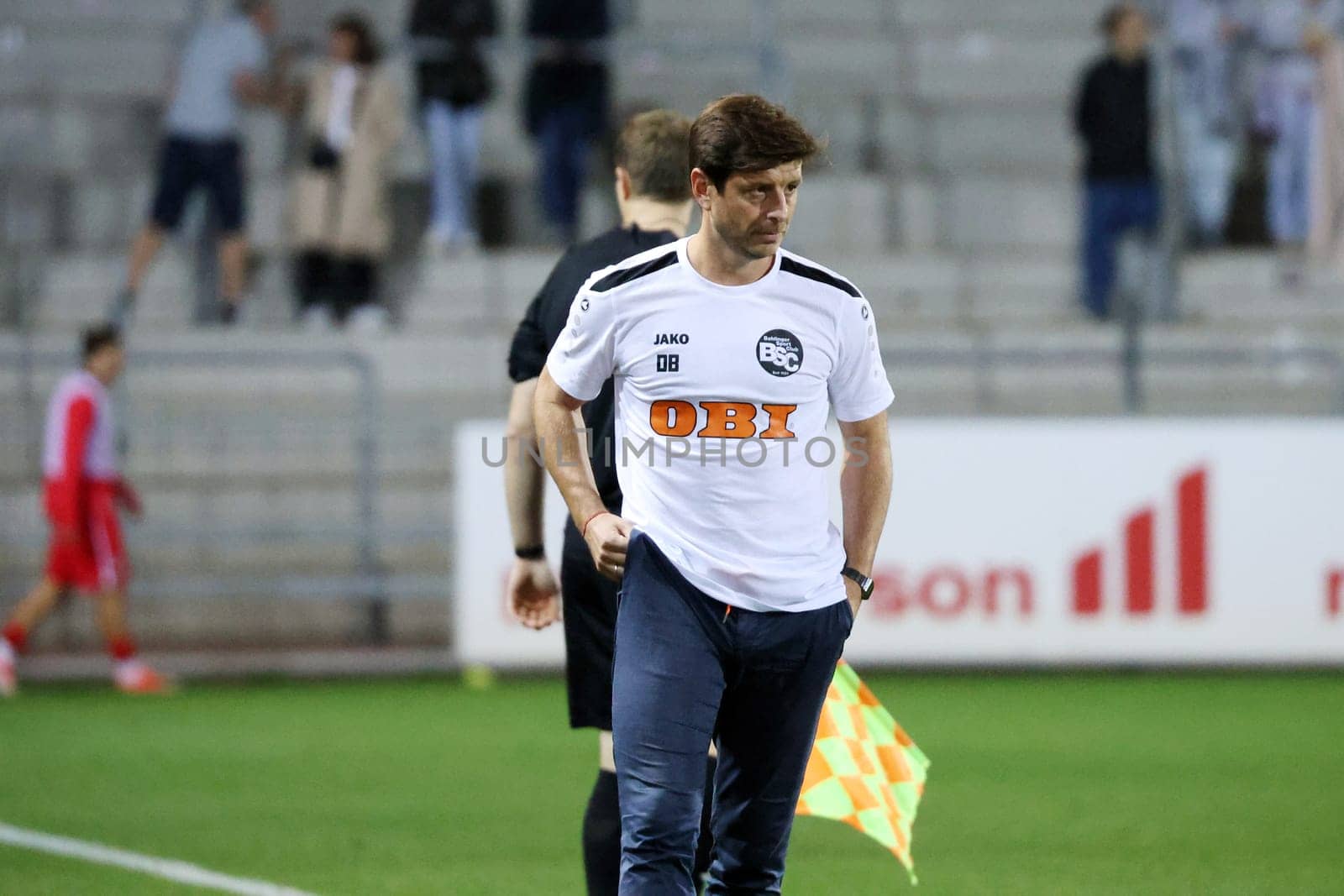 Coach Dennis Bührer (Bahlinger SC) on the sidelines during the match of the football RL SW 24-25: 9.