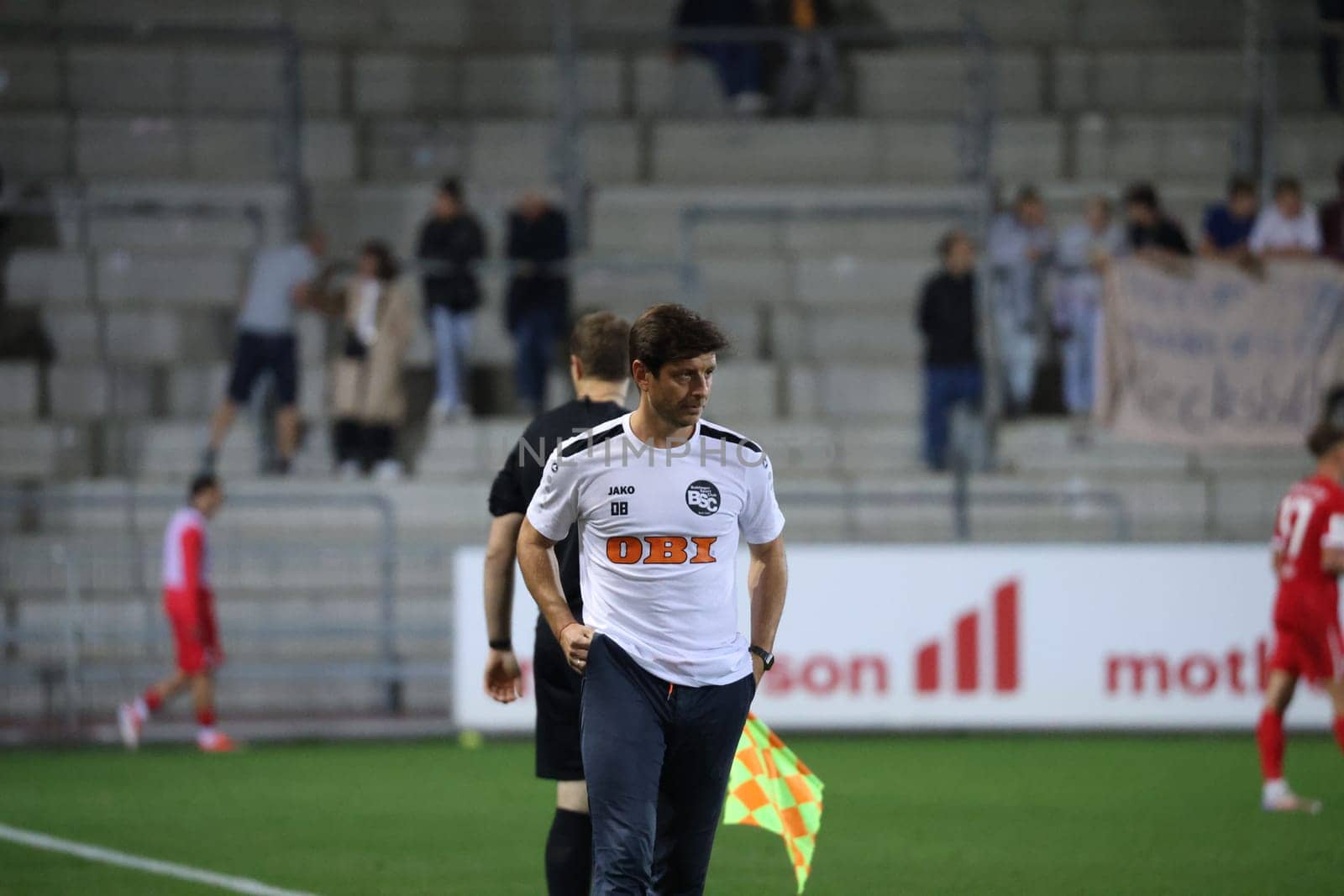 Coach Dennis Bührer (Bahlinger SC) on the sidelines during the match of the football RL SW 24-25: 9.