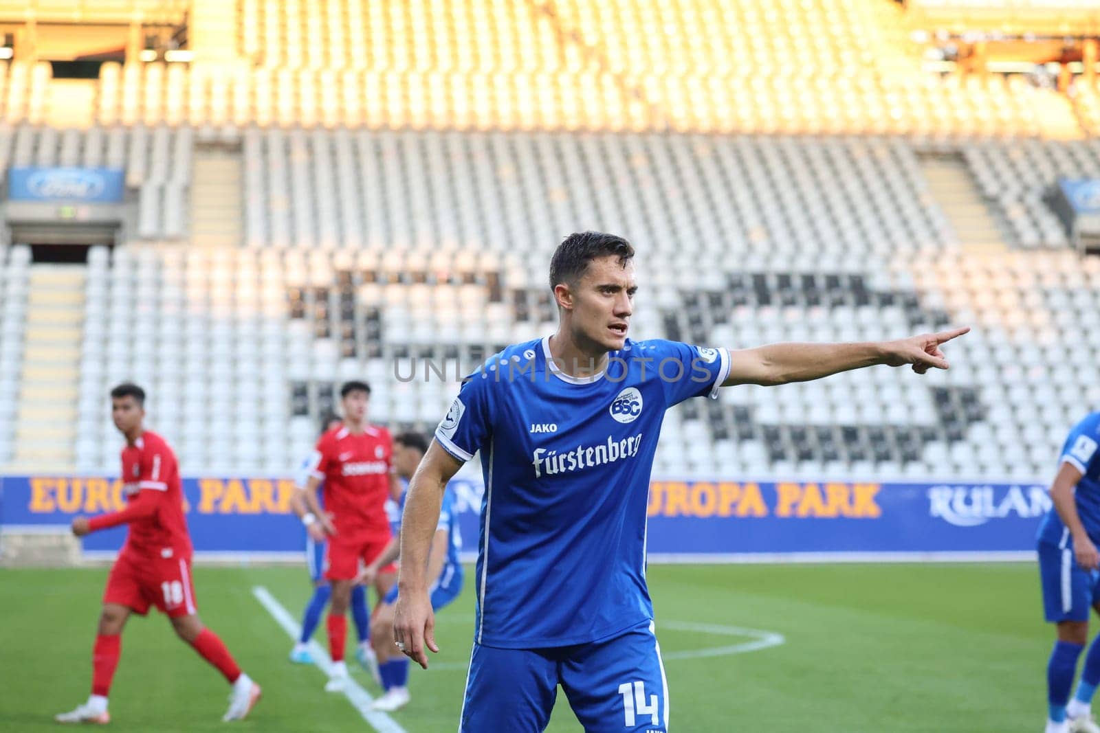 This way,indicates Rico Wehrle (Bahlinger SC /BSC) during the match of the Football RL SW 24-25: 9.
