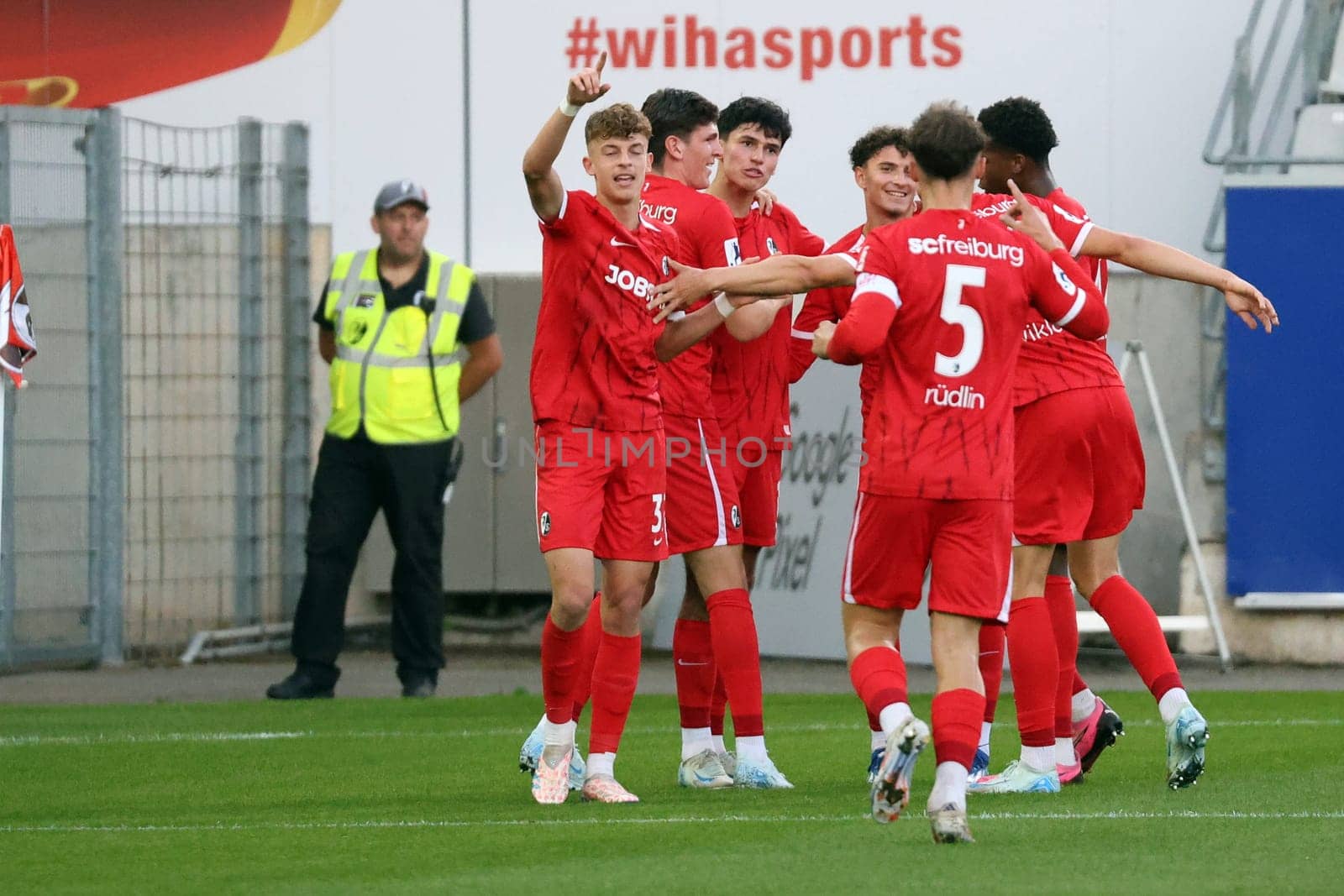 The Freiburg players celebrate the 1-0 lead through Marco Wörner (SC Freiburg II / U23), in the match of the Football RL SW 24-25: 9. Sptg: SC Freiburg II vs Bahlinger SC