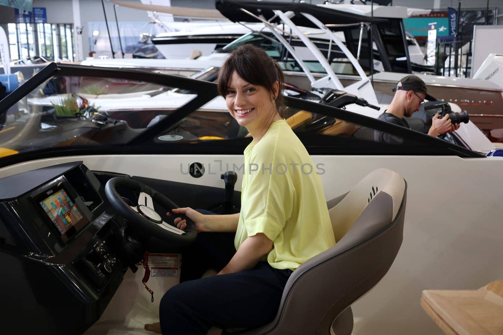 The Interboot 2024 trade fair in Friedrichshafen will open its doors on 25.09.2024. During the press tour and the presentation of the trade fair innovations,model Cora was already fascinated