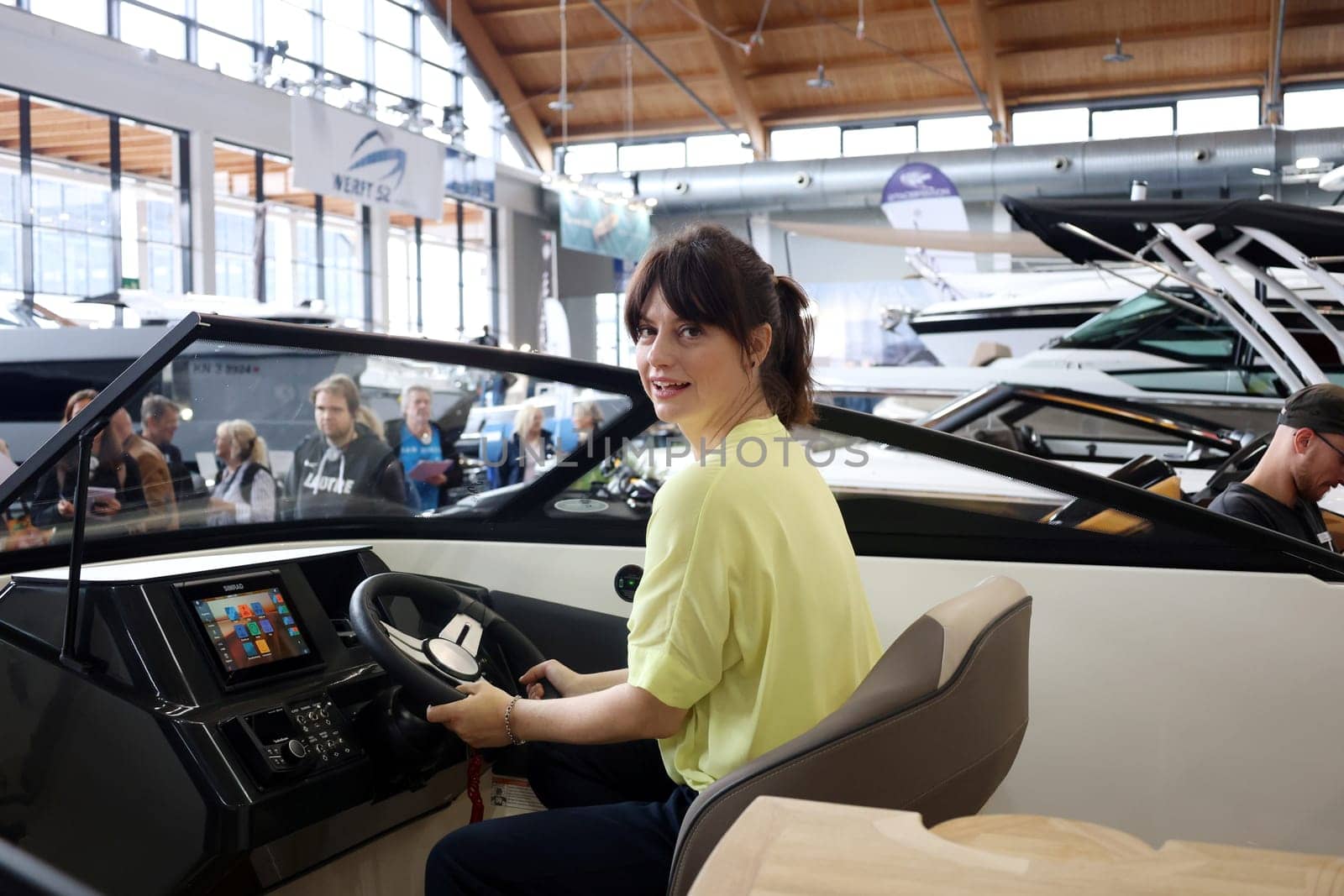 The Interboot 2024 trade fair in Friedrichshafen will open its doors on 25.09.2024. During the press tour and the presentation of the trade fair innovations,model Cora was already fascinated