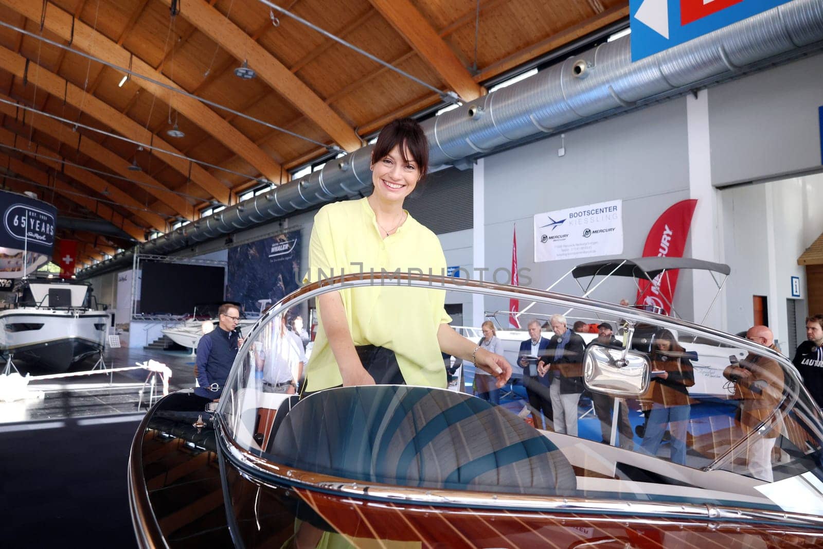 The Interboot 2024 trade fair in Friedrichshafen will open its doors on 25.09.2024. During the press tour and the presentation of the trade fair innovations,model Cora was already fascinated