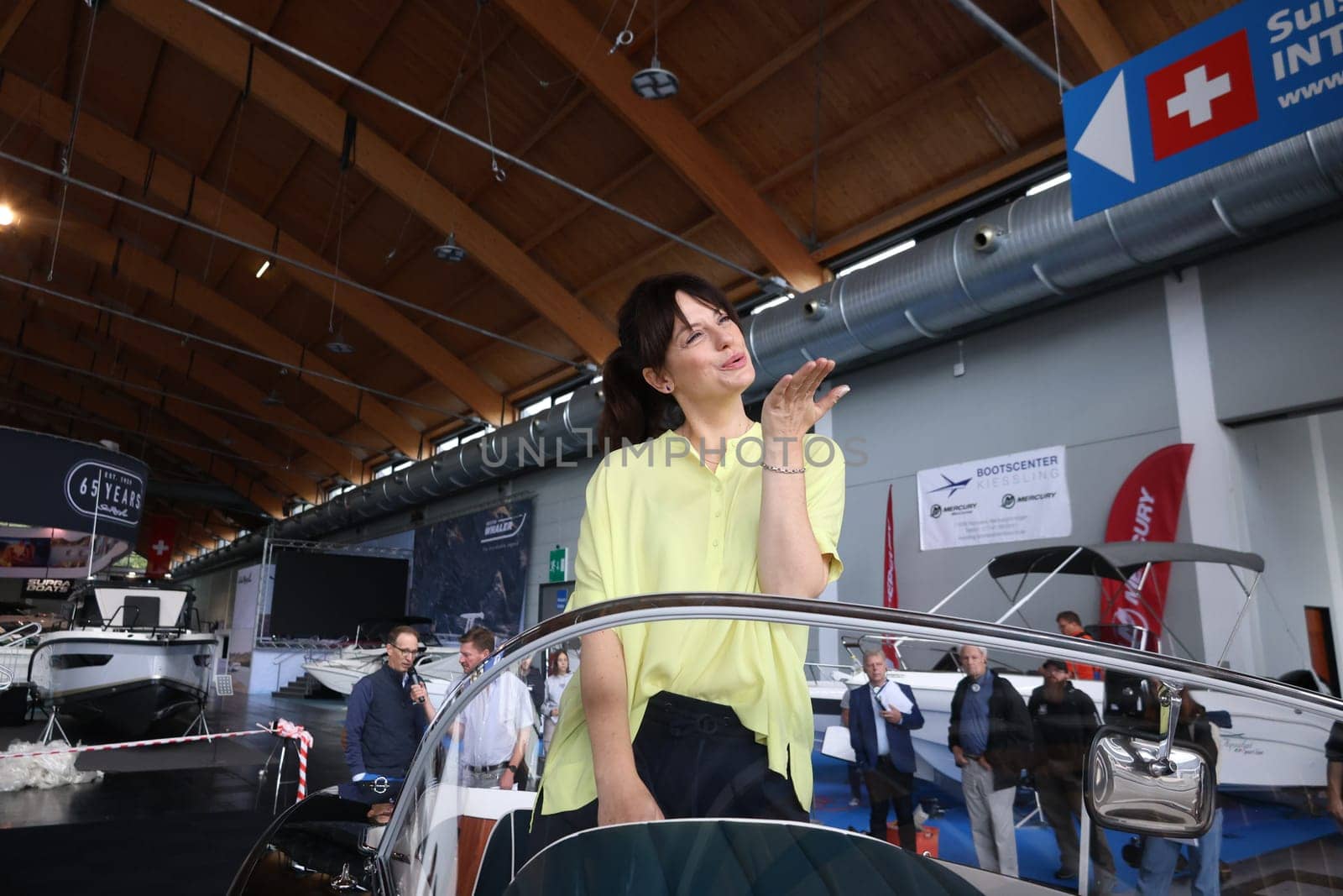 The Interboot 2024 trade fair in Friedrichshafen will open its doors on 25.09.2024. During the press tour and the presentation of the trade fair innovations,model Cora was already fascinated