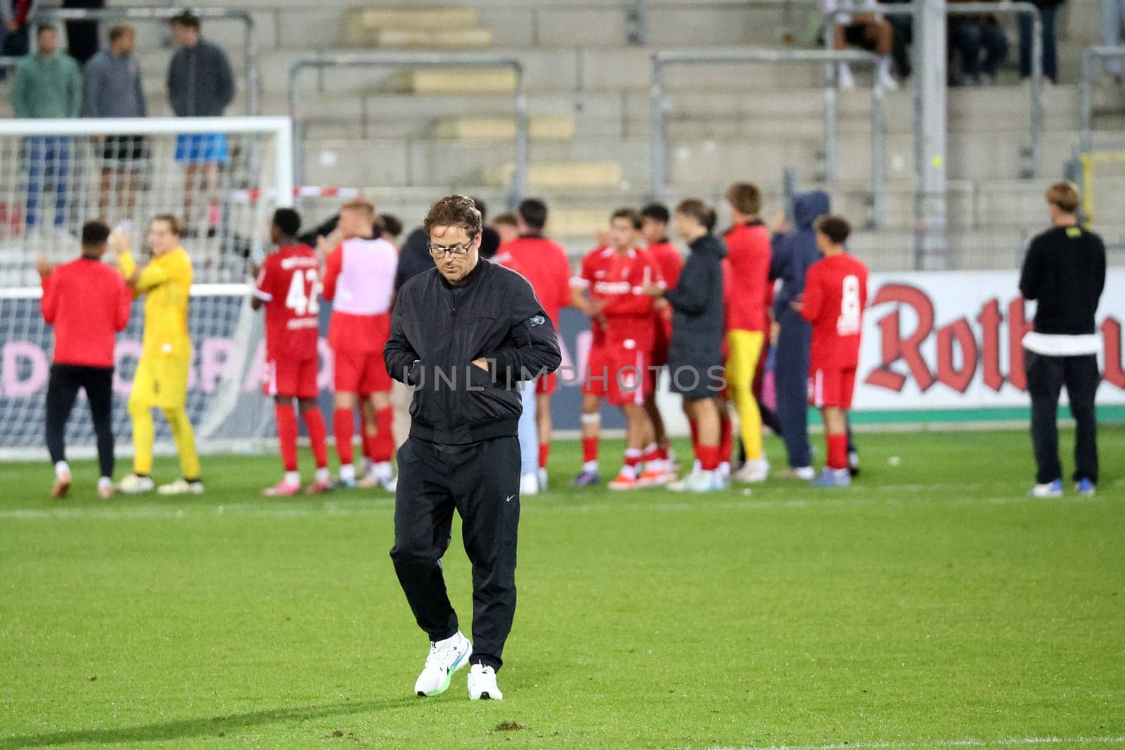 While the team is still being celebrated by the fans,coach Benedetto Muzzicato (SC Freiburg II / U23 the moment alone after the 4-0 victory in the match of the Football RL SW 24-25: 9.