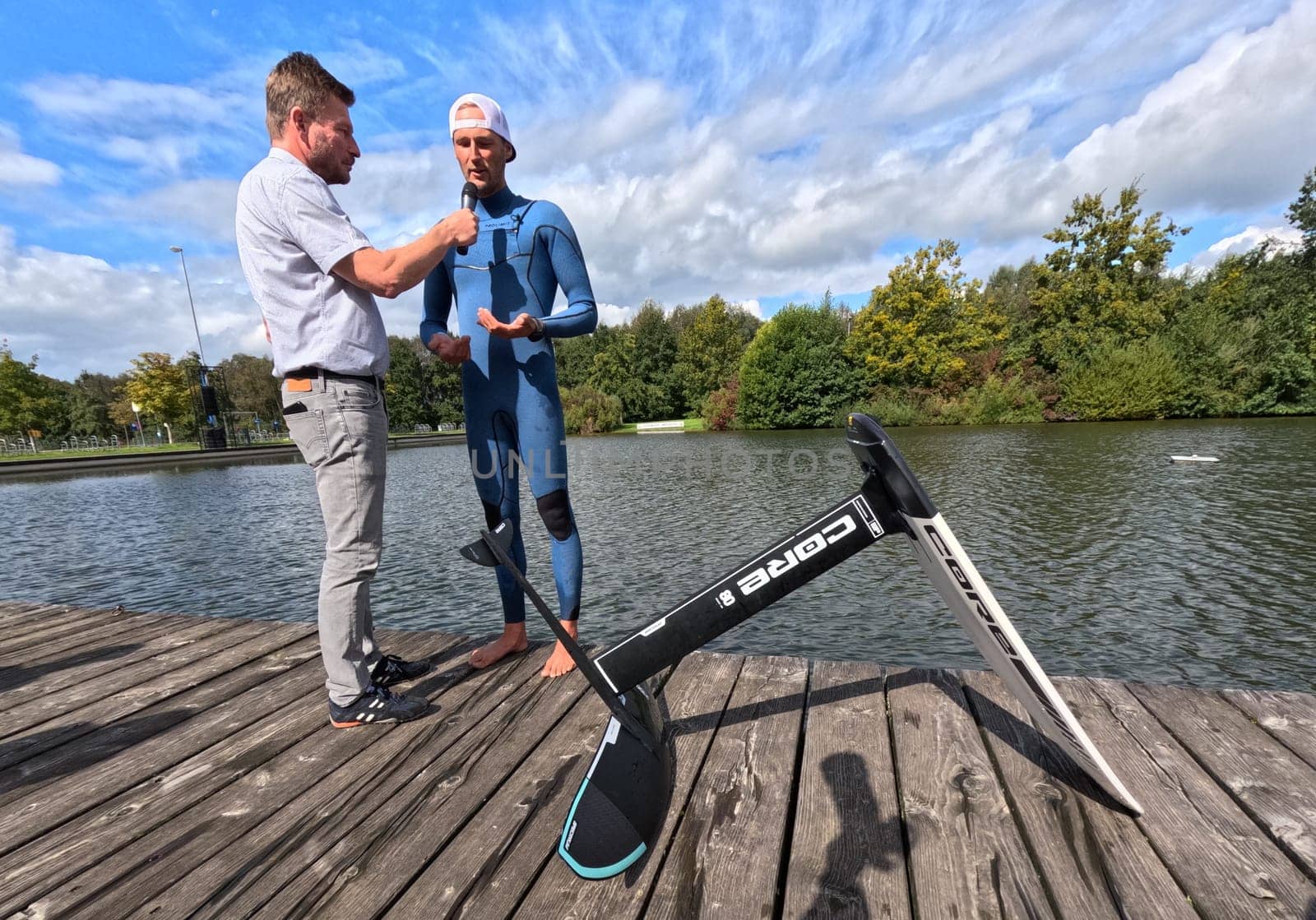 Water sports journalist Andreas Kling in conversation with kitesurfer Ben Benholz showed fascinating trend sports such as pump and wing foiling on the trade fair lake.   The Interboot 2024 Friedrichshafen trade fair will open its doors on 25.09.2024