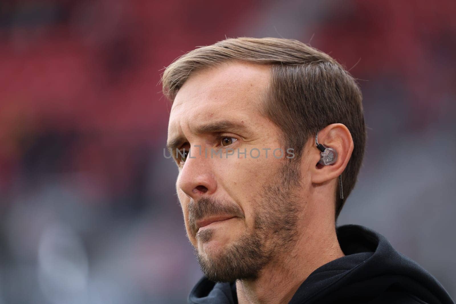 Head Coach Julian Schuster (SC Freiburg)  at the match of the 1st FBL: 24-25: 1st FBL: 24-25: 5th Sptg. SC Freiburg - FC St. Pauli  DFL REGULATIONS PROHIBIT ANY USE OF PHOTOGRAPHS AS IMAGE SEQUENCES AND/OR QUASI-VIDEONann  Photo: Joachim Hahne/johapress