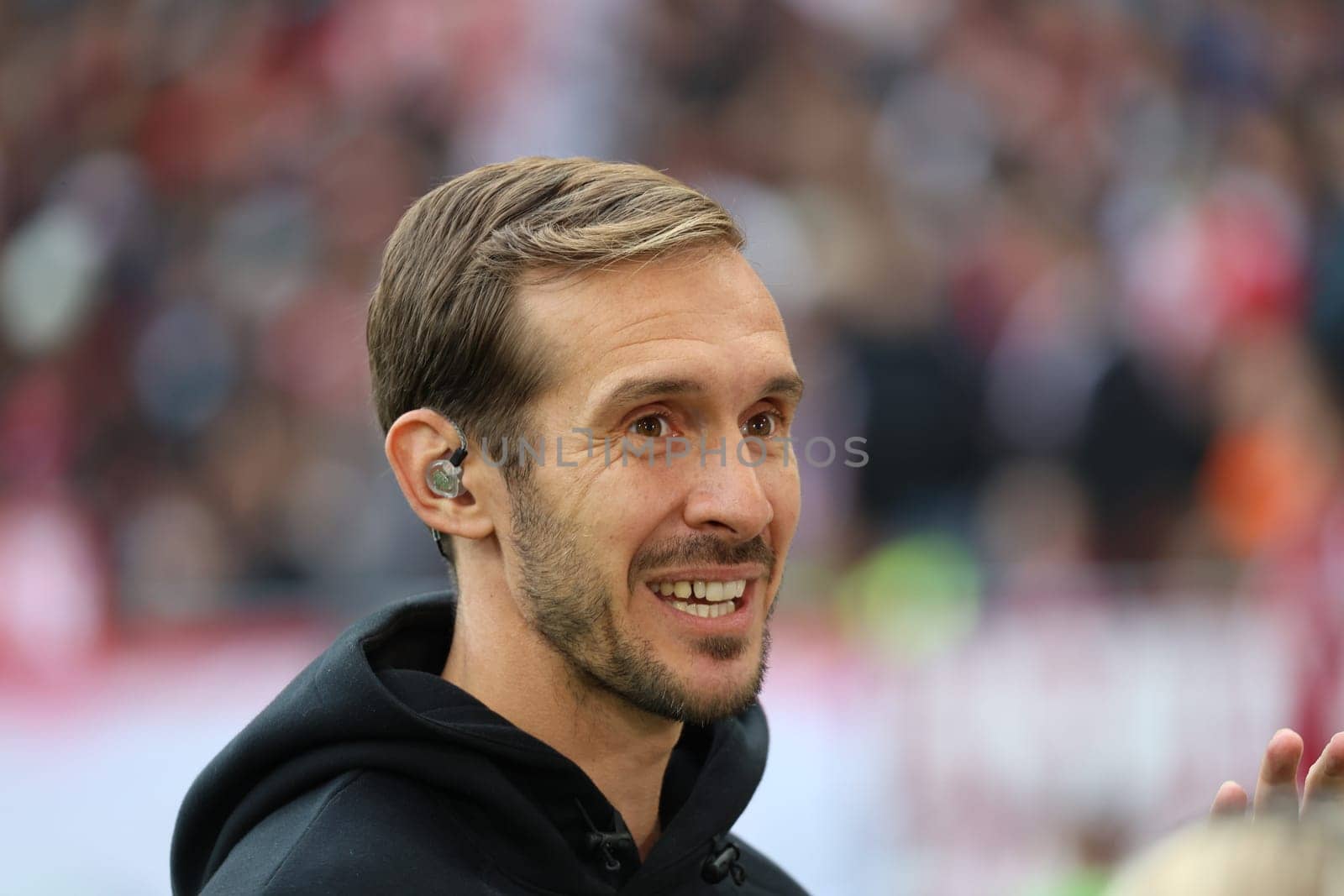 Head Coach Julian Schuster (SC Freiburg)  at the match of the 1st FBL: 24-25: 1st FBL: 24-25: 5th Sptg. SC Freiburg - FC St. Pauli  DFL REGULATIONS PROHIBIT ANY USE OF PHOTOGRAPHS AS IMAGE SEQUENCES AND/OR QUASI-VIDEONann  Photo: Joachim Hahne/johapress