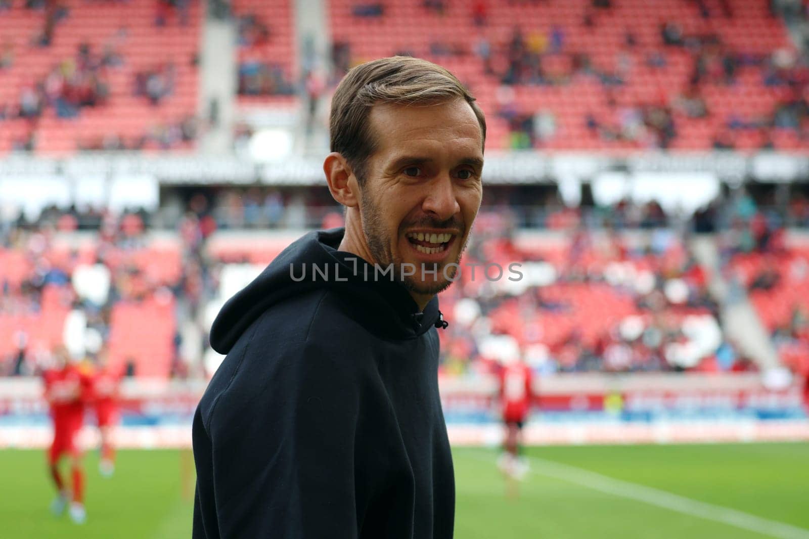 Head Coach Julian Schuster (SC Freiburg)  at the match of the 1st FBL: 24-25: 1st FBL: 24-25: 5th Sptg. SC Freiburg - FC St. Pauli  DFL REGULATIONS PROHIBIT ANY USE OF PHOTOGRAPHS AS IMAGE SEQUENCES AND/OR QUASI-VIDEONann  Photo: Joachim Hahne/johapress
